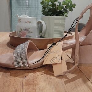 Chic Blush Heeled Sandals with Sparkling Detail